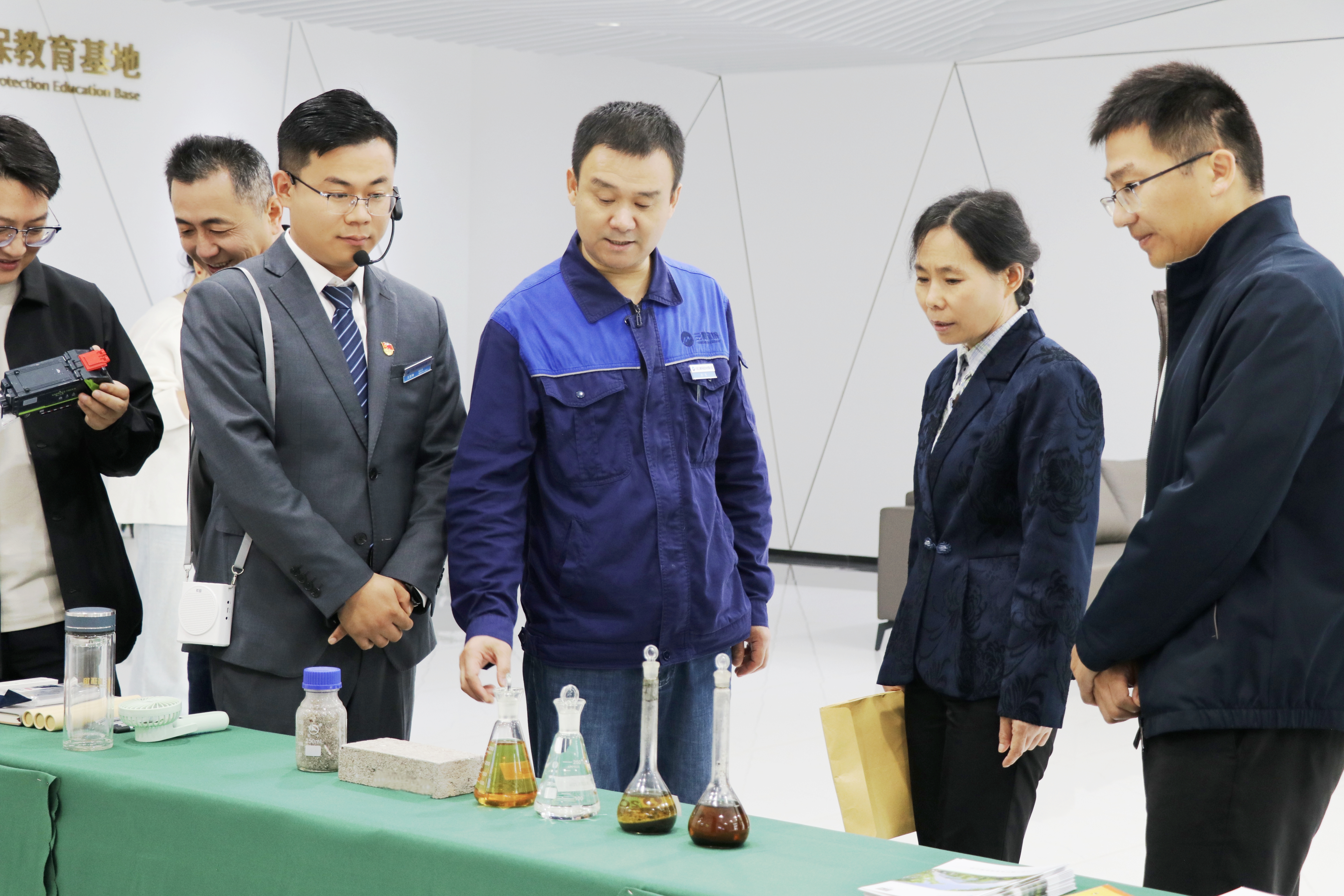 10月17日，安徽省生態(tài)環(huán)境廳調研六安三峰公司 為環(huán)保教育基地注入新動能.jpg