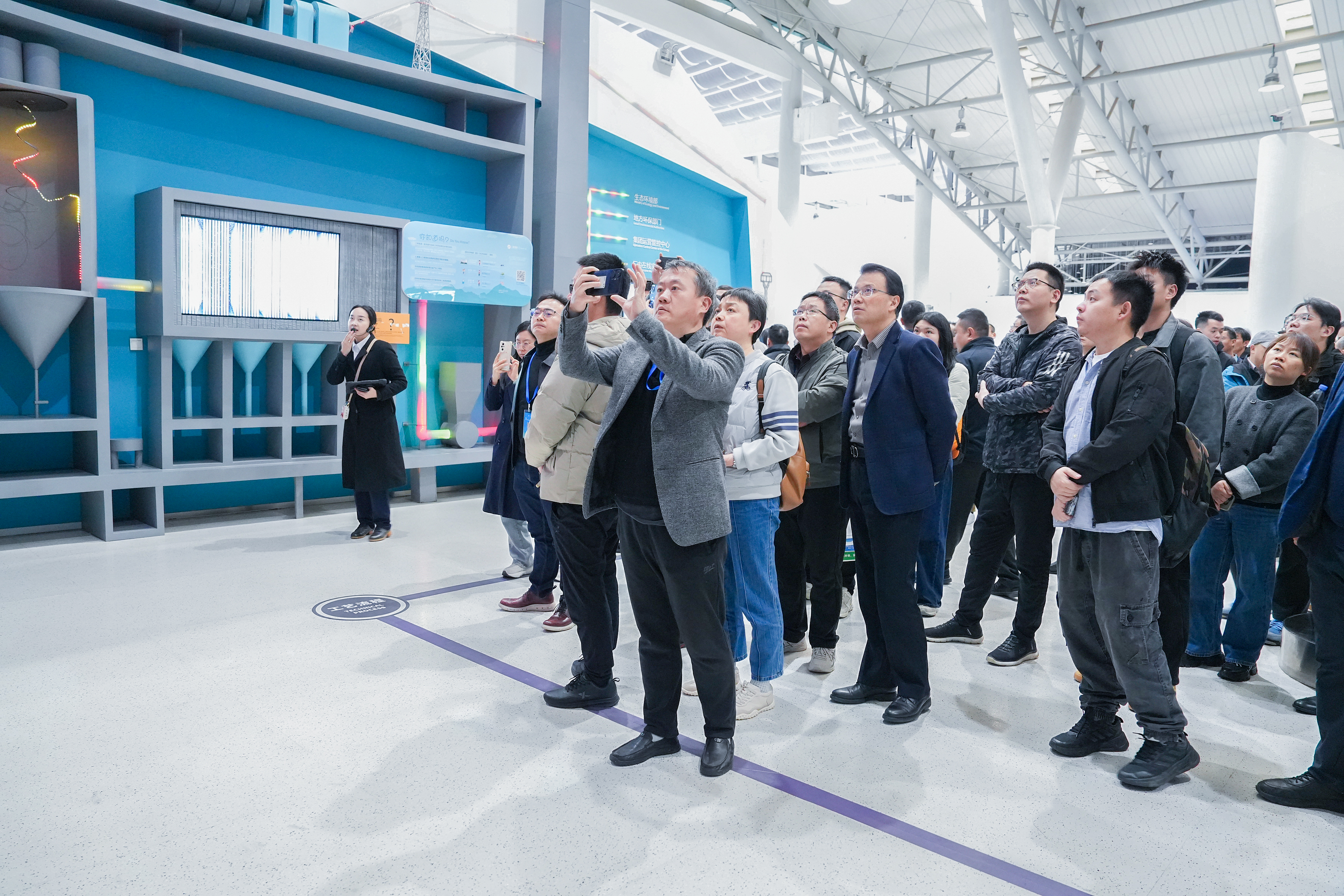 技術(shù)立企 實(shí)踐引航｜第六屆飛灰資源化大會(huì)嘉賓走進(jìn)三峰百果園公司，共探固廢發(fā)展新路徑