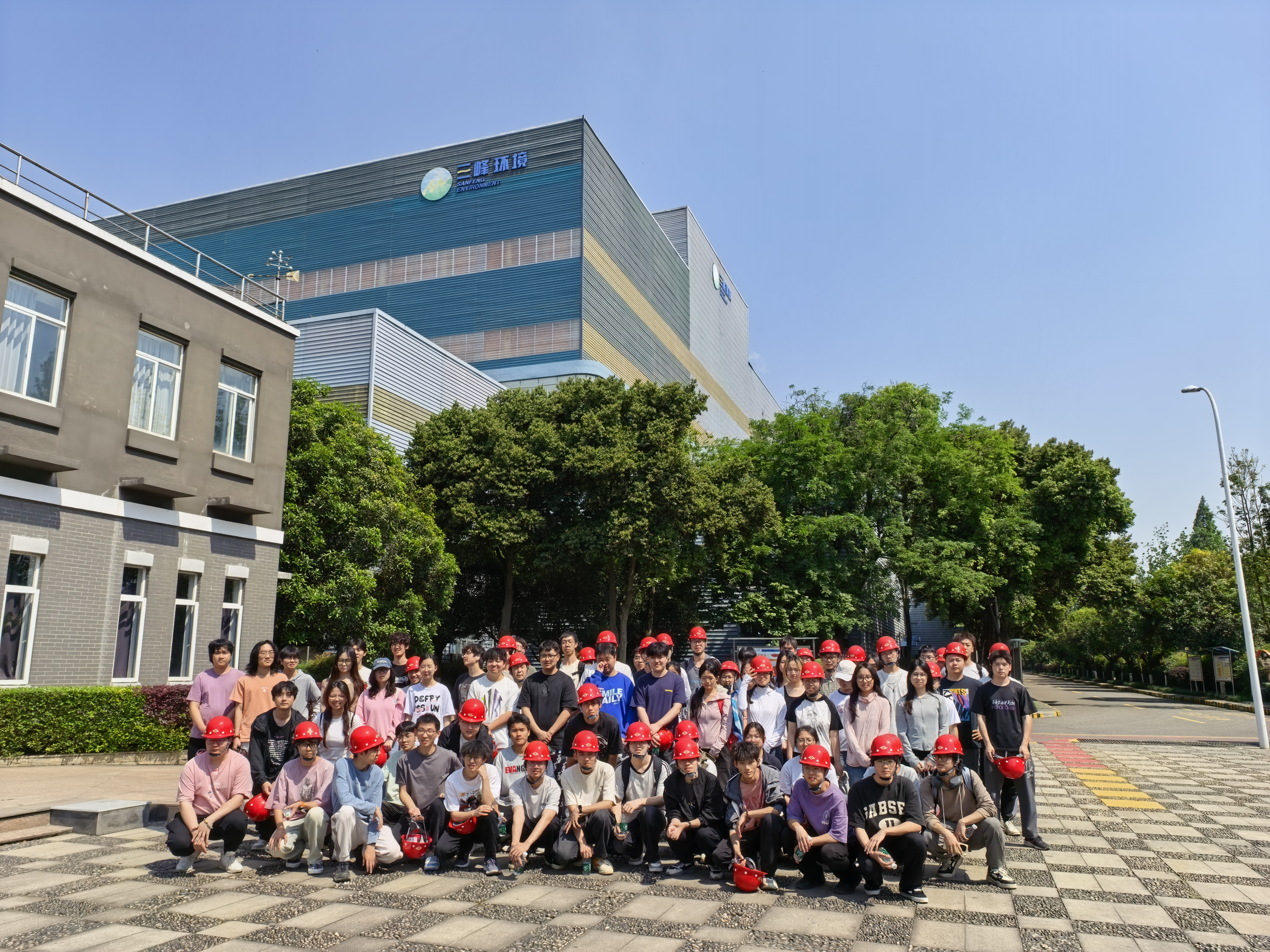 成都信息工程大學(xué)環(huán)境工程專業(yè)師生到成都三峰公司開(kāi)展專業(yè)實(shí)踐活 (4).jpg